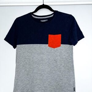 Boy’s T-shirt With Red Pocket (M)